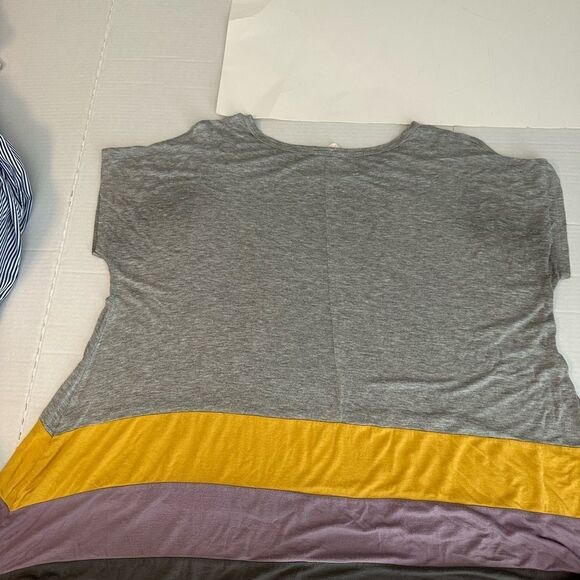 Oversized medium Gray, Purple, and Yellow Women's Top - Picture 5 of 8